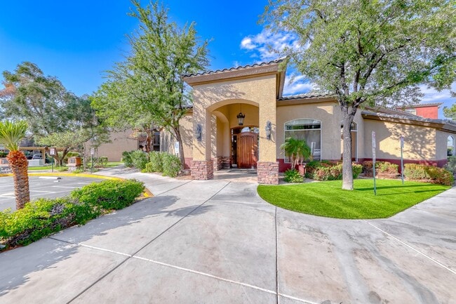 Building Photo - Gated community with pool and spa 2 bed 2 ...