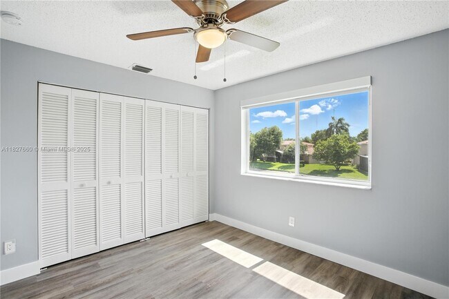 Building Photo - 1723 SW 109th Terrace