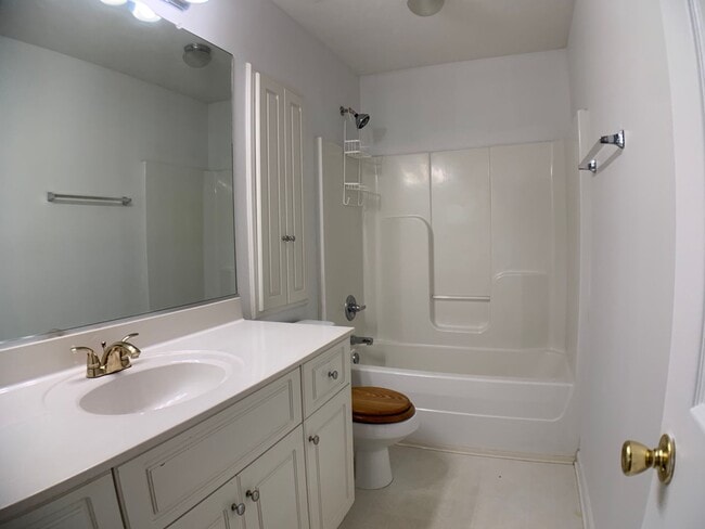 Building Photo - 2 BED, 2 BATH Rental Available in The Villages of Greenbrier