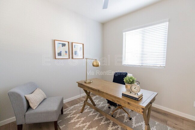 Building Photo - 3726 E Flower St