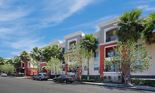 Primary Photo - 102 N Lemon Ave