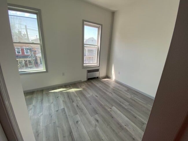 Building Photo - 124 Winfield Ave