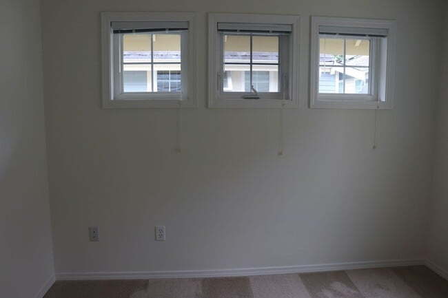 Building Photo - Beautiful 2 Bed/2 Bath Townhouse in Pinehu...
