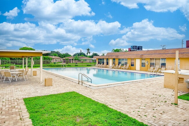 Building Photo - 9603 NW 67th Ct