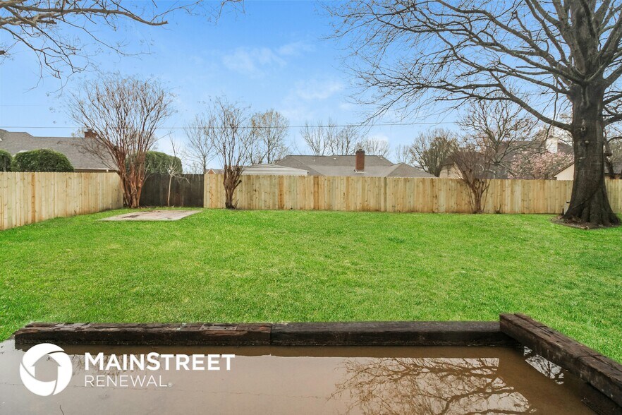 Building Photo - 8925 Walnut Forest Cove