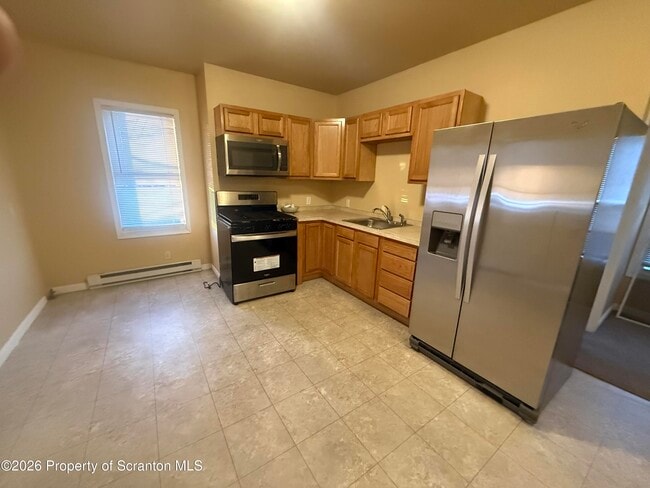 Building Photo - 1409 Sanderson Ave