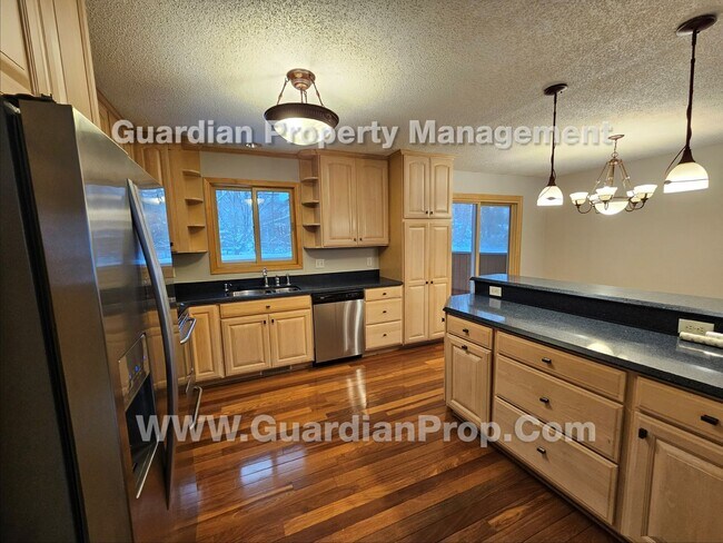 Building Photo - Updated Plymouth Single Family Home, 2 Car Garage, Large fenced Yard, Gas Fireplace