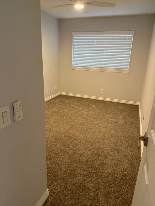 Building Photo - Beautifully remodeled home - Must see!   1...