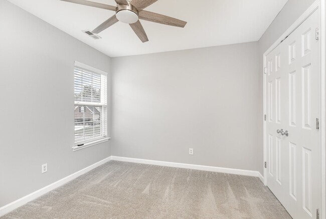 Building Photo - 8526 Suttonview Dr