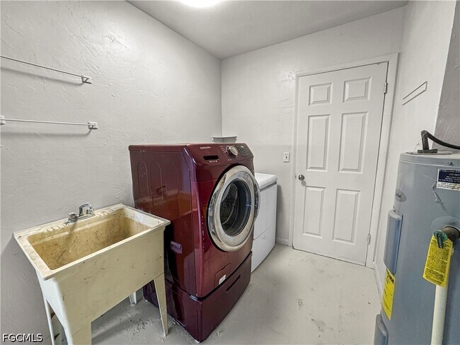 Building Photo - 206 SE 46th Ter