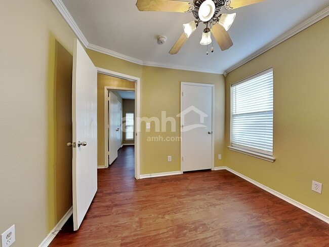 Building Photo - 308 Lake Travis Dr