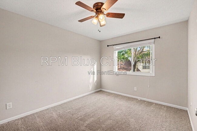 Building Photo - 5290 Bay Pointe Dr