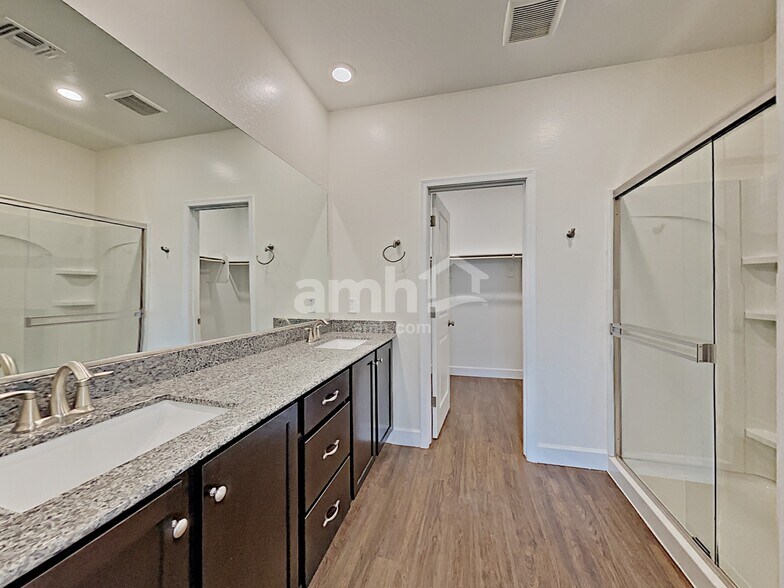 Building Photo - 12514 N 60th Ave