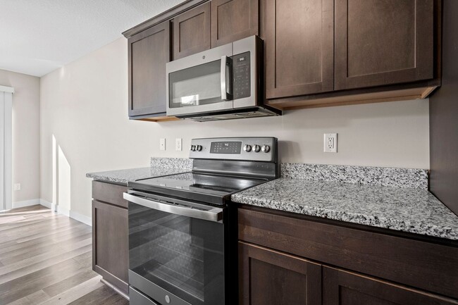 Building Photo - New 3 Bedroom Townhome