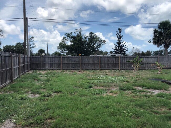 Building Photo - 1395 Sharlo Ln