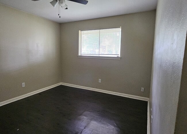 Building Photo - 3303 Roaming Woods Ln