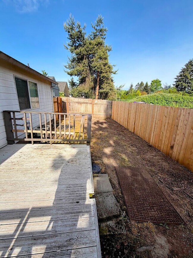 Building Photo - Fontana Duplexes