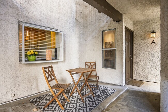Building Photo - Long-Term | Vacation Rental | Laguna Beach