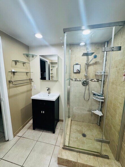 Building Photo - 401 SW 10th Terrace