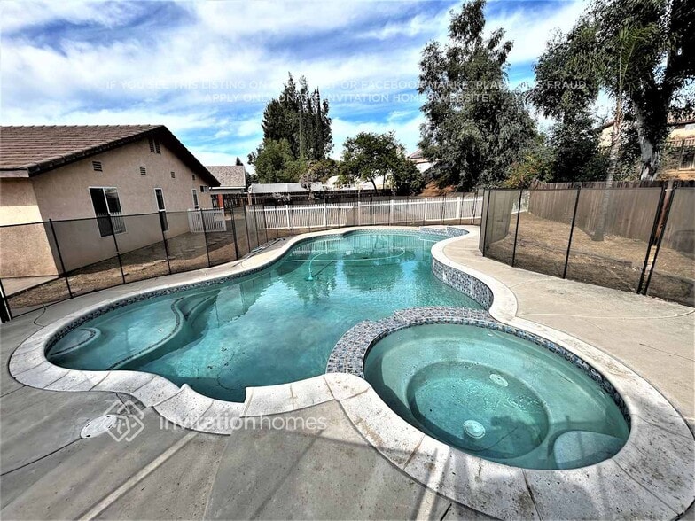 Building Photo - 12388 Via De Palmas Dr