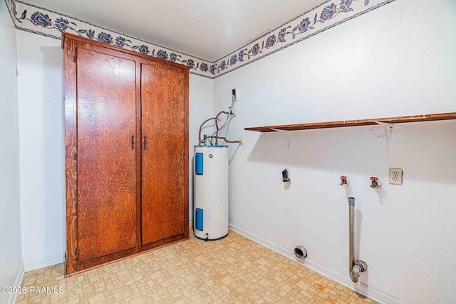 Building Photo - 222 Winsor Dr