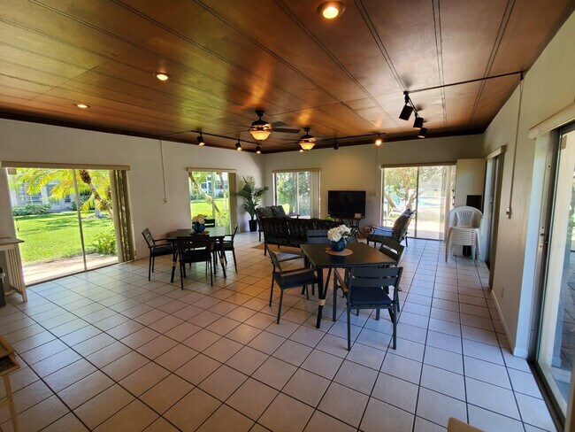 Building Photo - 1481 S Ocean Blvd