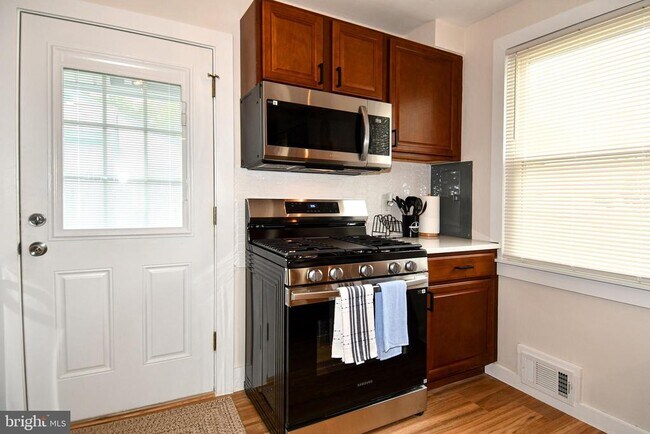 Building Photo - 503 Woodston Rd