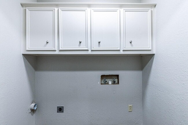 Building Photo - 7005 Geneva Ave