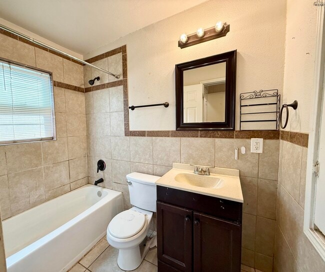 Building Photo - 3013 Lavell Ave