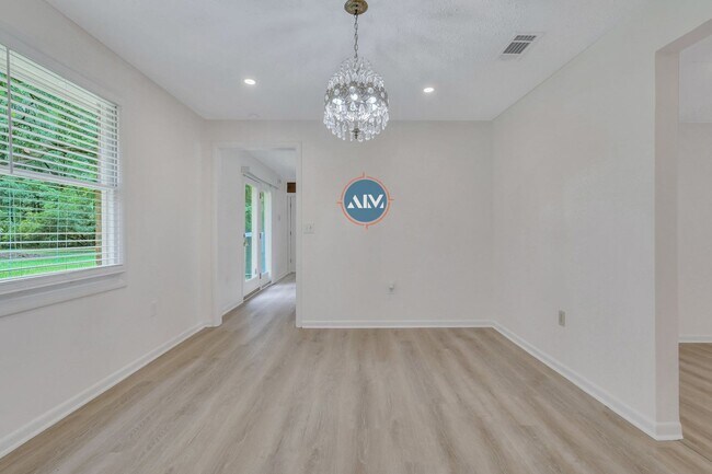 Building Photo - Rare opportunity minutes away from Savannah - Move In Today!