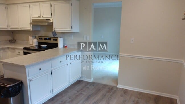 Building Photo - 13350 W Bluemound Rd