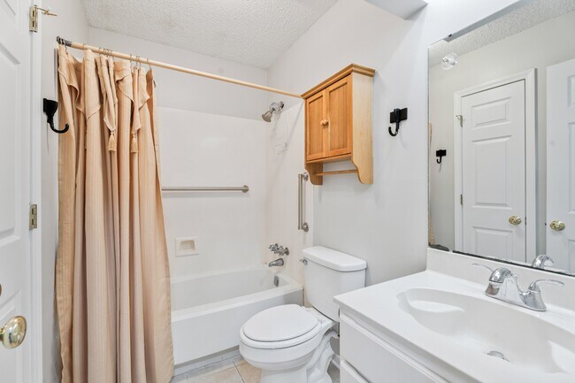 Building Photo - 200 Brookhaven Ct