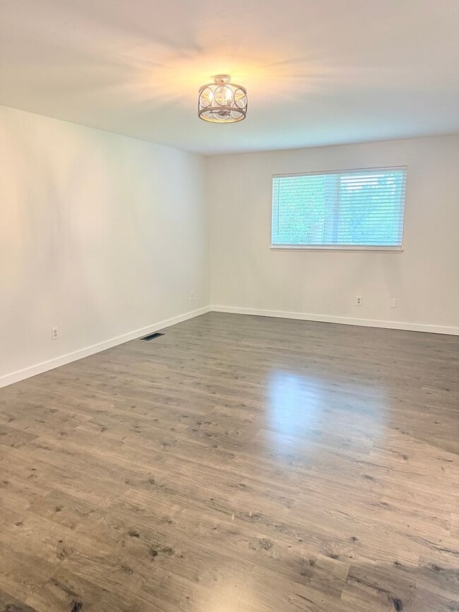 Building Photo - **** Application pending ****