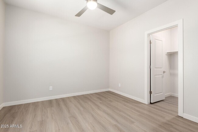Building Photo - 1531 W Sierra Vista Dr