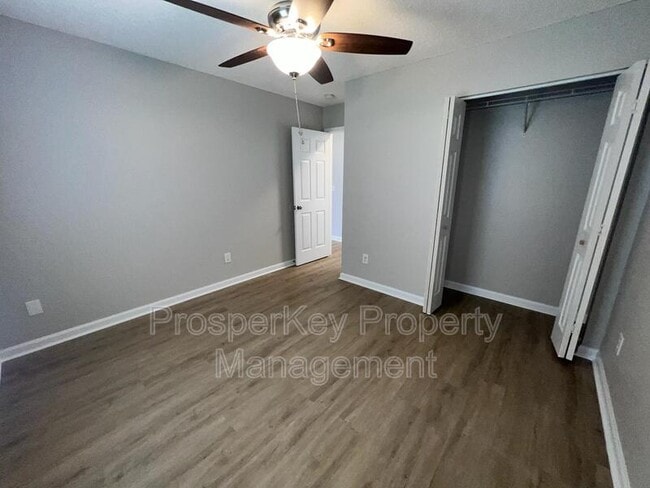 Building Photo - 6048 Buxton Dr