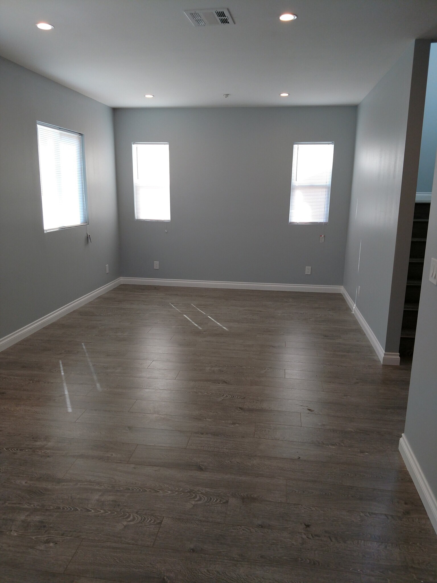 Building Photo - 3961 Halldale Ave