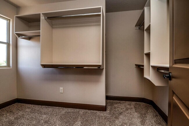 Building Photo - Washington Townhome in Washington