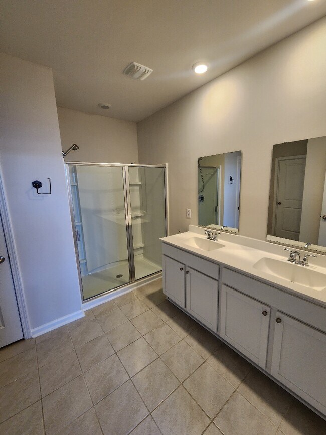 Building Photo - 3537 Bells Lk Cir