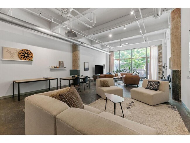 Primary Photo - 700 N Washington Ave