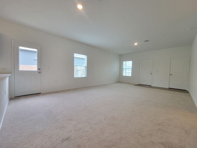 Building Photo - Spacious 3/BR, 2/BS Single-Level Home with...
