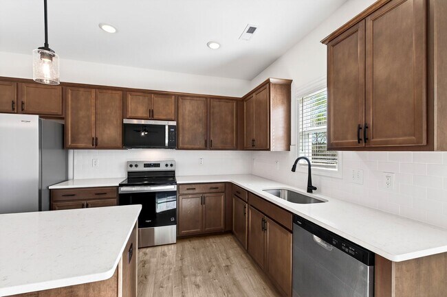 Building Photo - Modern and Charming 3-Bedroom Cul-de-Sac Home in Clayton!