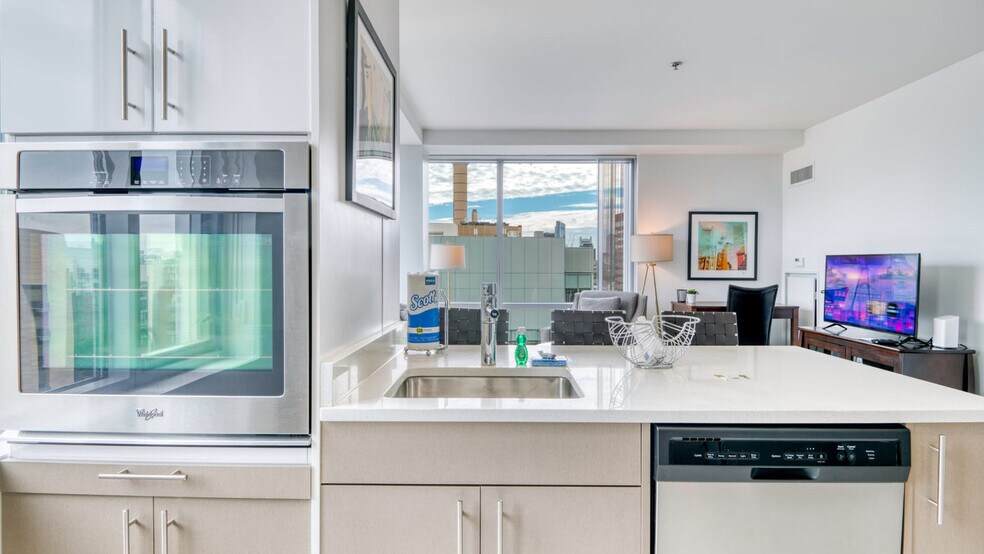 Building Photo - 250 Kendall St