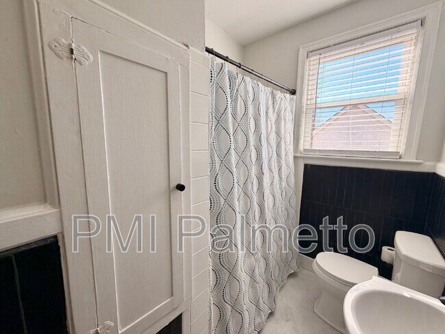 Building Photo - 504 1/2 State Street