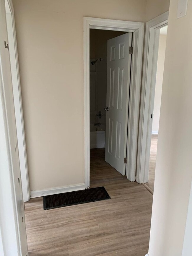 Building Photo - 1116 E Gum St