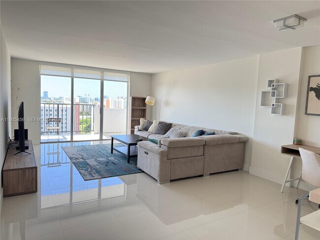 Building Photo - 2780 NE 183rd St