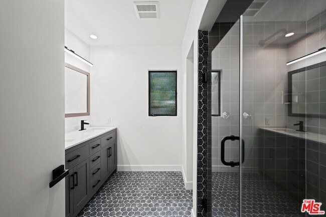 Building Photo - 1027 Acanto Pl