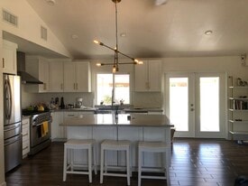 Building Photo - 2872 E Ventura Rd