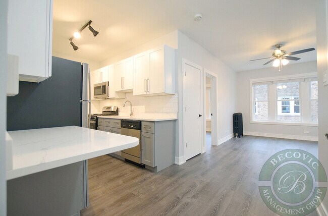 Building Photo - 6956 N Wolcott Ave