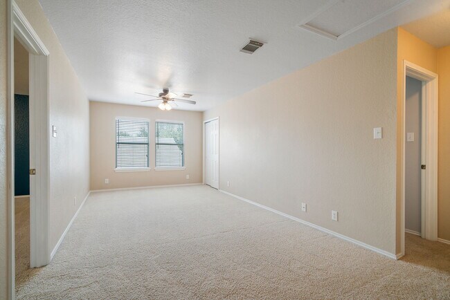 Building Photo - Spacious 4-Bed Home with Fenced Yard and Garage in Cibolo – 2,568 Sq Ft of Comfort
