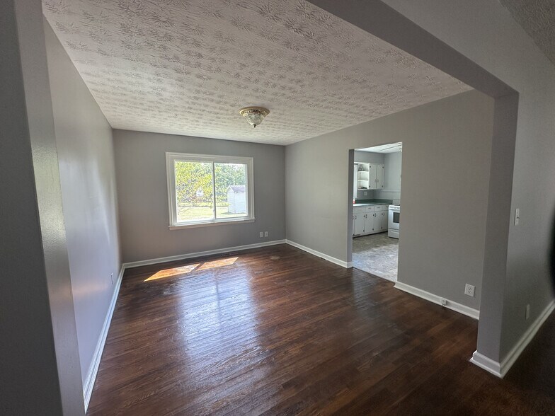 Building Photo - 368 Darbyshire Dr